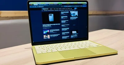 Cách bật Edge Light trên MacBook Neo để tự sáng mặt khi học online