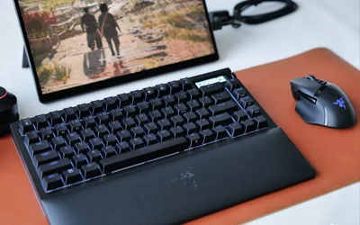 Razer BlackWidow V4 Pro 75%: Siêu Phẩm Gaming Với OLED, Vỏ Kim Loại & Switch Tùy Biến