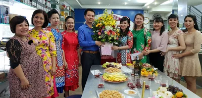 BGĐ và công đoàn công ty chúc mừng ngày Phụ nữ Việt Nam 20/10