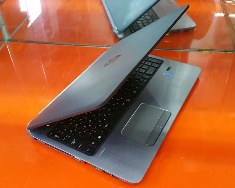 Laptop SE  HP 450 G2 (Intel Core I5 - 5200, DDram 4Gb, SSD 128GB, Monitor 15'6") + Adapter