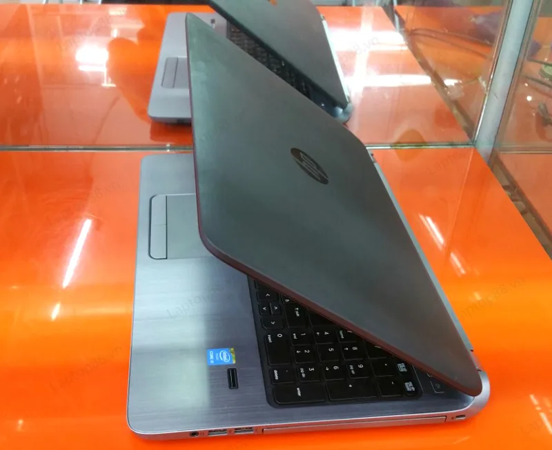 Laptop SE  HP 450 G2 (Intel Core I5 - 5200, DDram 4Gb, SSD 128GB, Monitor 15'6") + Adapter