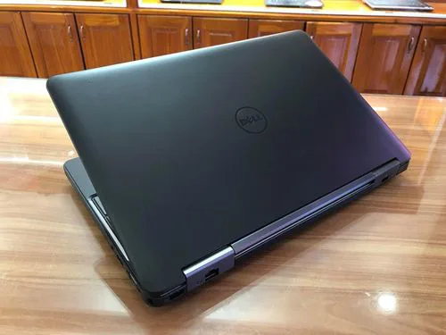 Laptop SE  Dell 5550 Corei5-5300/Ram 4gb/SSD 120G/15.6/Adaptor
