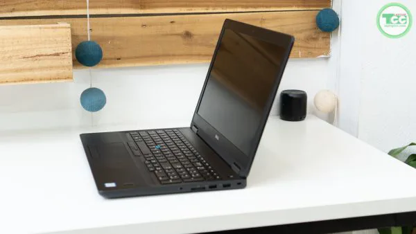 Laptop SE  Dell 5570 i7  6820HQ Ram 8Gb SSD 256 15.6'FHD VGA 2G+ Adapter