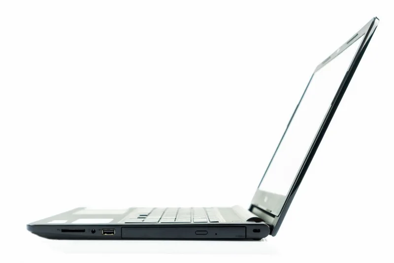 Laptop Dell N3568  Core i5 7200/ Ram 4Gb/ HDD 500Gb/ R5.M420/15.6