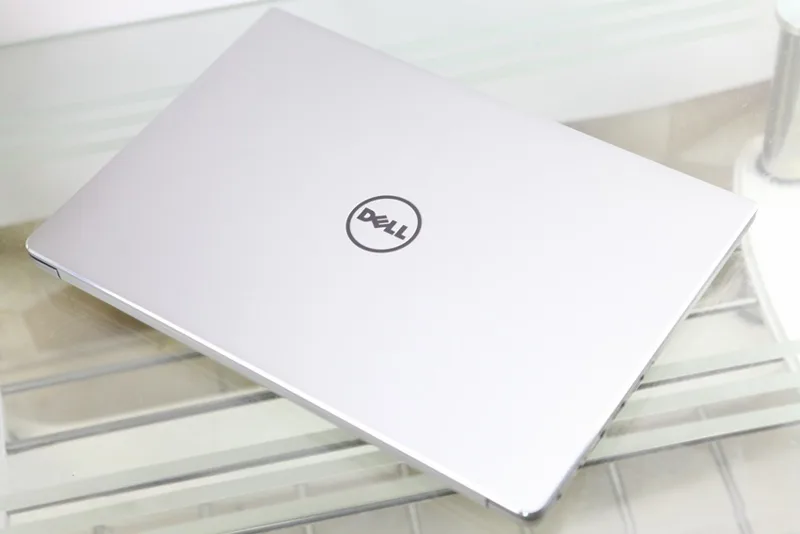 Laptop SE  Dell Inpirion 7572 Core i5 8250U Ram 8Gb SSD 128Gb + HDD 500Gb Monitor 15.6 FHD + Adapter