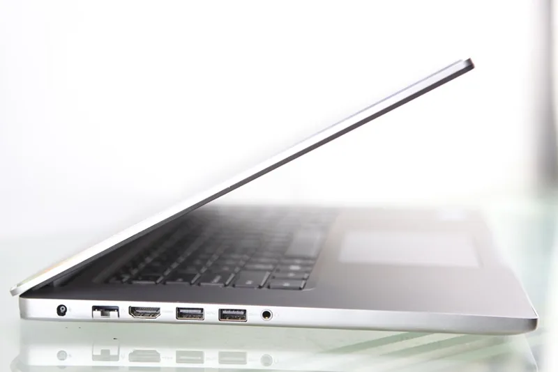 Laptop SE  Dell Inpirion 7572 Core i5 8250U Ram 8Gb SSD 128Gb + HDD 500Gb Monitor 15.6 FHD + Adapter