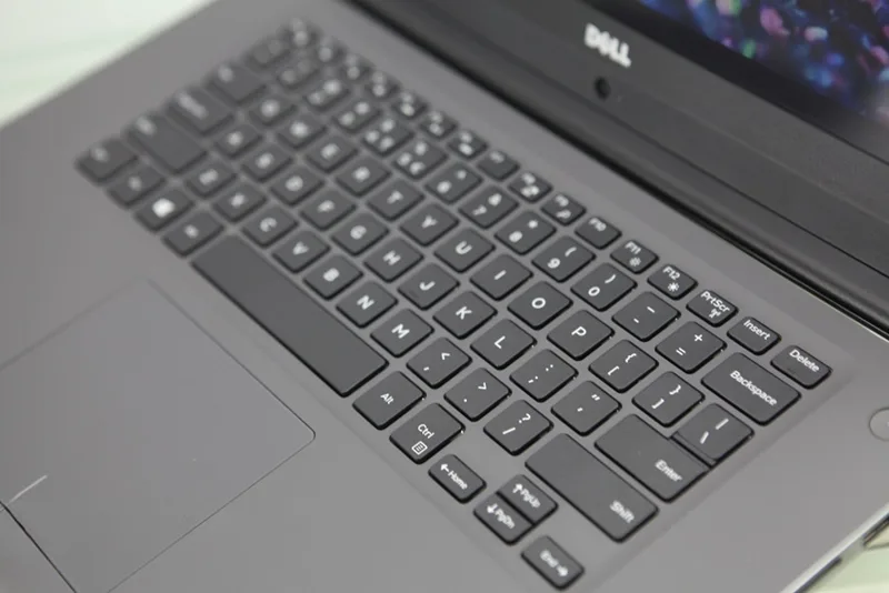 Laptop SE  Dell Inpirion 7572 Core i5 8250U Ram 8Gb SSD 128Gb + HDD 500Gb Monitor 15.6 FHD + Adapter