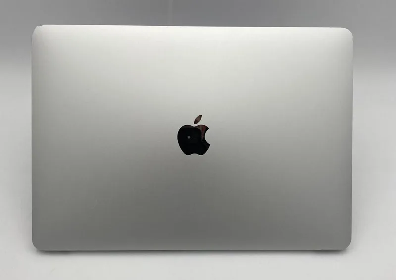 MacBook SE Pro 2016 A1706  -Core i5- 8GB RAM 256GB SSD /13.3 '' + Adapter