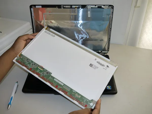 Thay màn hình laptop Dell Inspiron 15 Chính hãng, Giá rẻ 