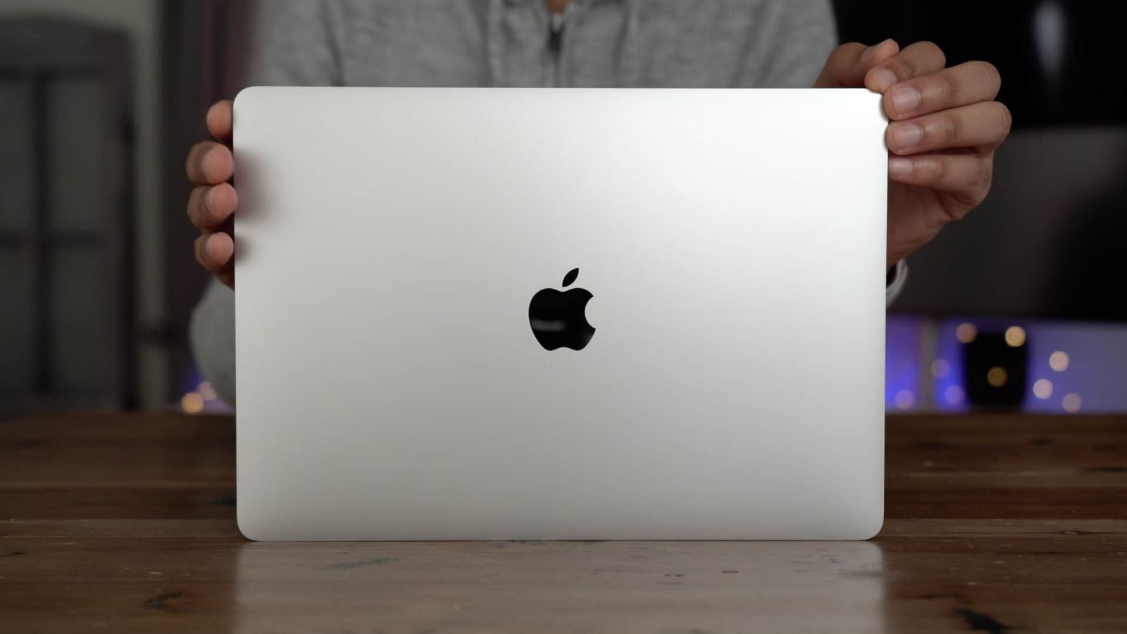 Kiểm tra ngoại hình Macbook