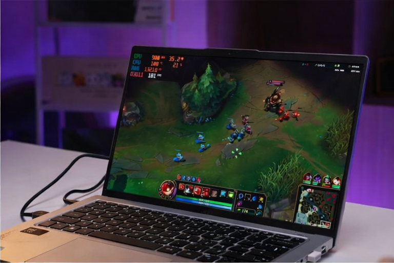 Máy xử lý mượt mà các tựa game nhẹ ở độ phân giải 2.8K nhiệt độ CPU thường đạt 90°C khá nóng