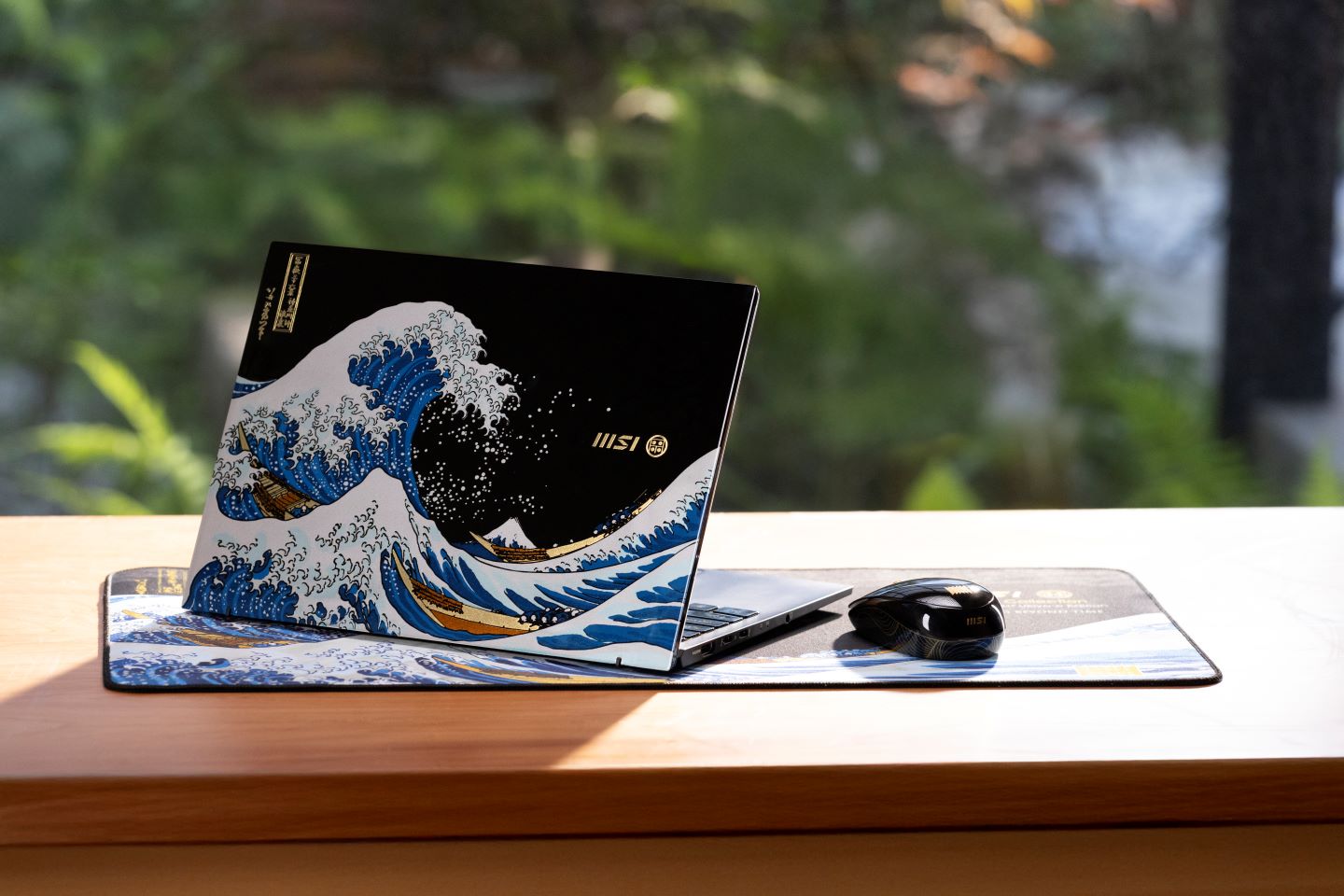 Thiết kế mỏng nhẹ ấn tượng, đậm chất nghệ thuật