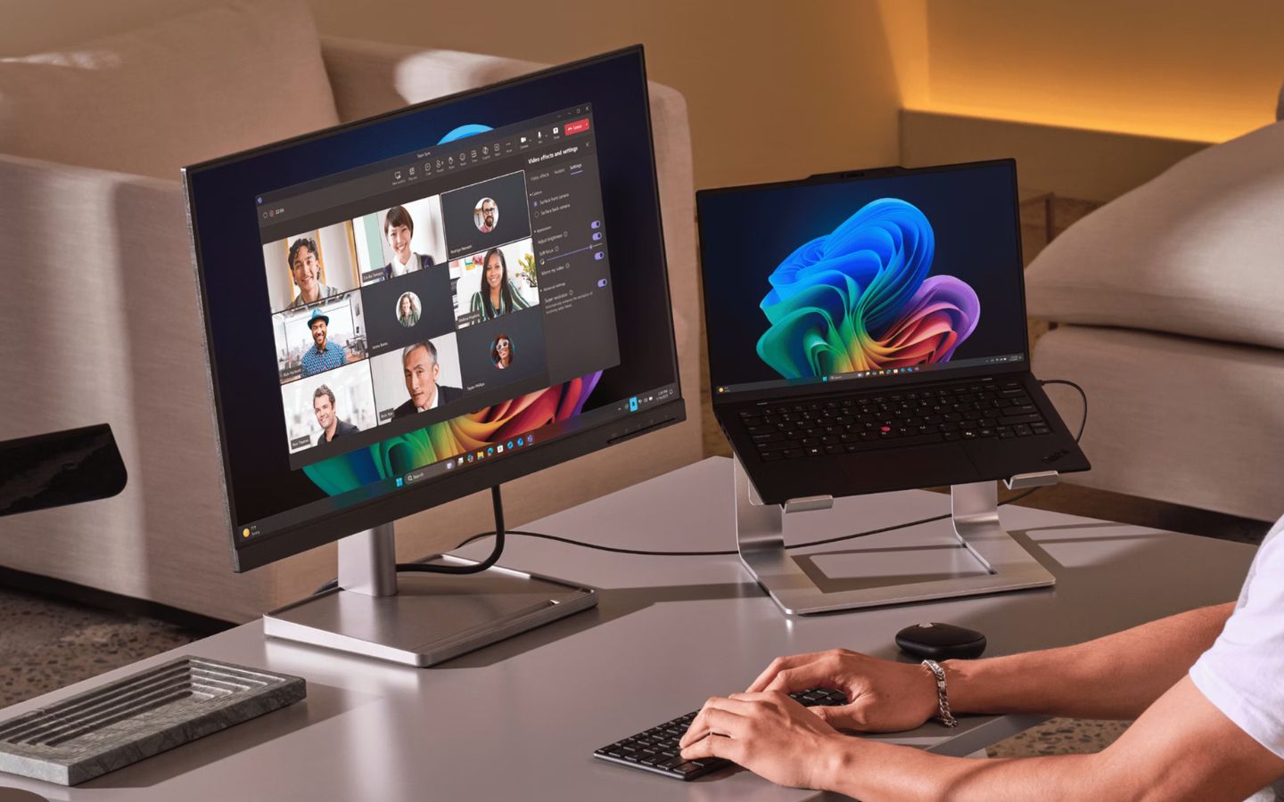 Bố cục đa màn hình phù hợp cho lập trình viên và dân văn phòng cần xử lý nhiều ứng dụng song song