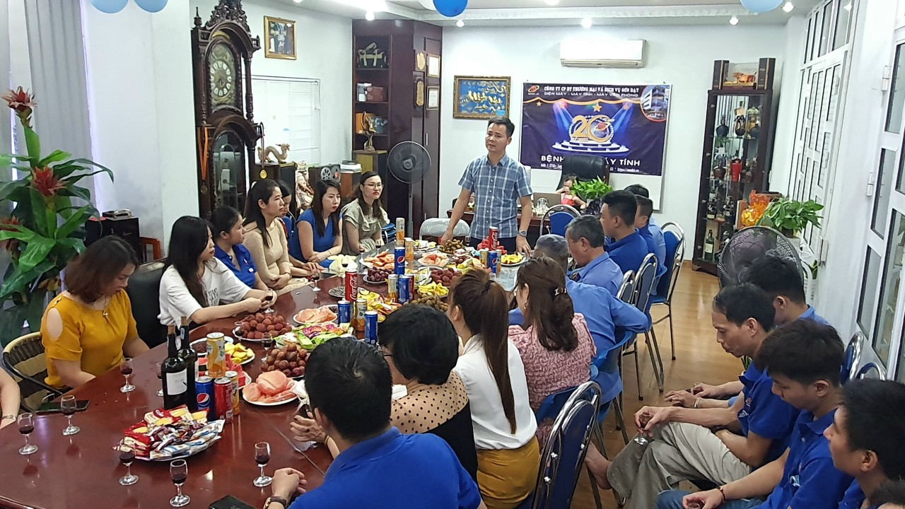 Giám đốc Sơn Đạt.,JSC phát biểu trong ngày sinh nhật