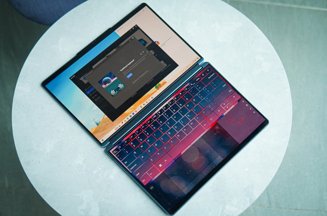 Trải Nghiệm Đỉnh Cao Với Laptop Hai Màn Hình Yoga Book 9i – Sang, Độc, Lạ
