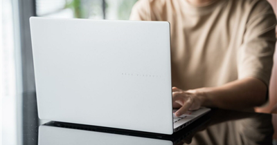 Đập Hộp & Đánh Giá ASUS Vivobook S14 (M3407KA): OLED Đẹp, Pin Trâu, Hiệu Năng Thông Minh